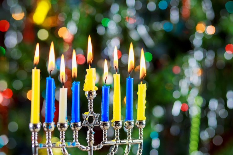 Foto símbolos de hannukah de feriado judaico - menorá