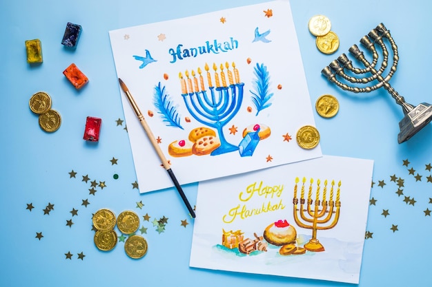 Símbolos de hanukkah plano lay cartão de felicitações de feriado judaico tradicional