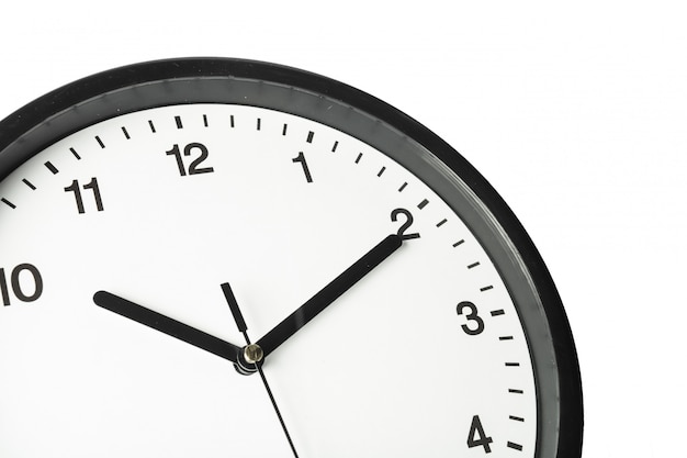 Simple reloj de pared redondo clásico en blanco y negro