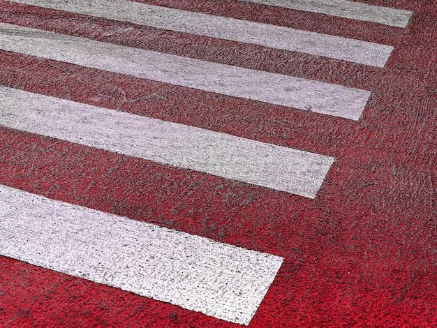 Sinal de cruzamento de zebra na rua vermelha