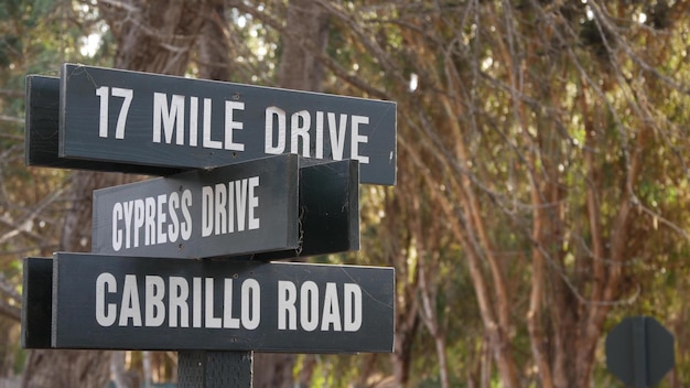 Foto sinal de estrada de madeira de carro de milha cênica viagem turística costeira da califórnia