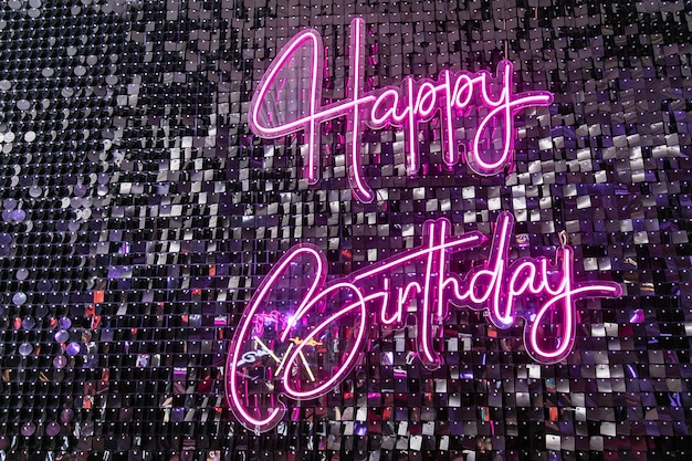 Sinal de néon de feliz aniversário para decoração de festa