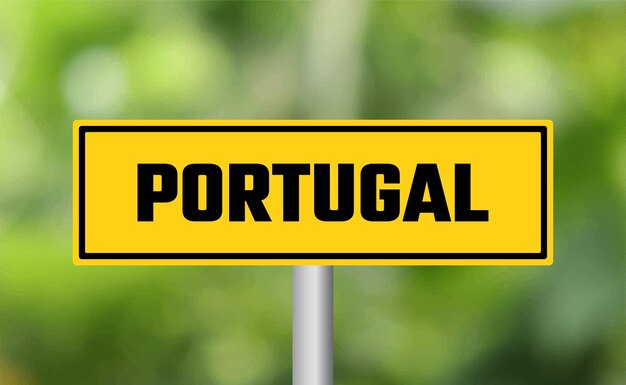 Foto sinal rodoviário de portugal em fundo desfocado