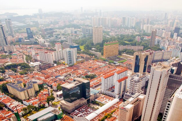 SINGAPUR 08 de enero de 2014 Paisaje urbano de Singapur Vista superior de Singapur desde el techo de un rascacielos