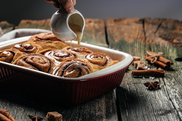 Sinnabon-Brötchen gebackene süße Zimtbrötchen schwedisches Dessert