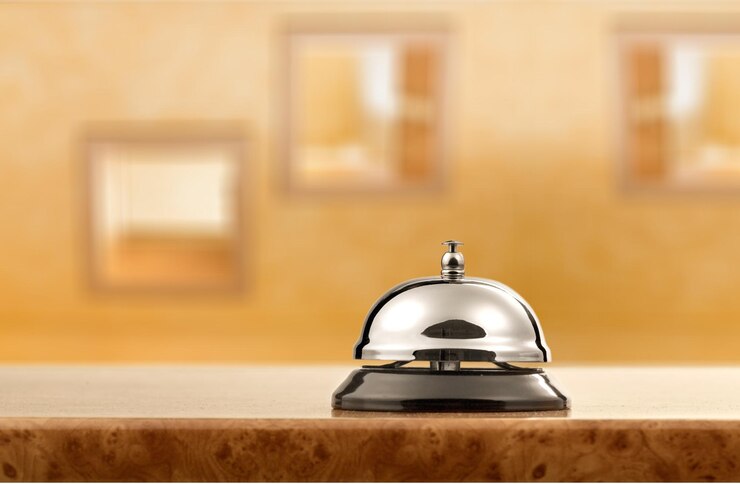 Foto sino de balcão de serviço de recepção de hotel vintage