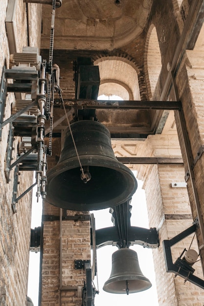 Sinos da torre de giralda na catedral de Sevilha