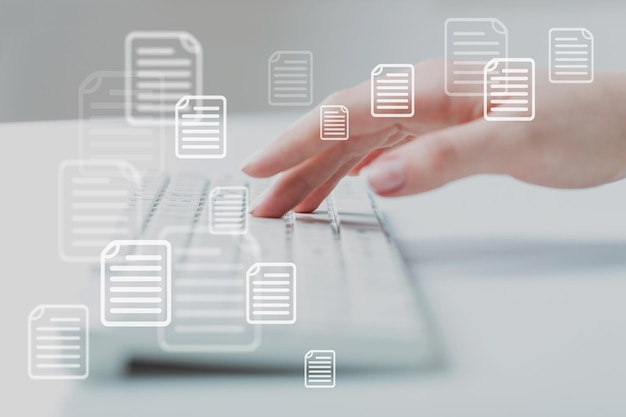 Sistema de datos corporativos con imágenes de documentos en el fondo del escritorio de la oficina