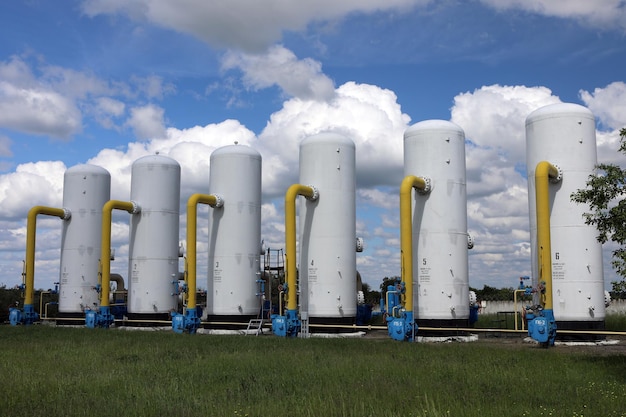 Foto sistema de transporte de gás estação de bombeamento de reforço para gás posto de abastecimento de gás e tanques de gás