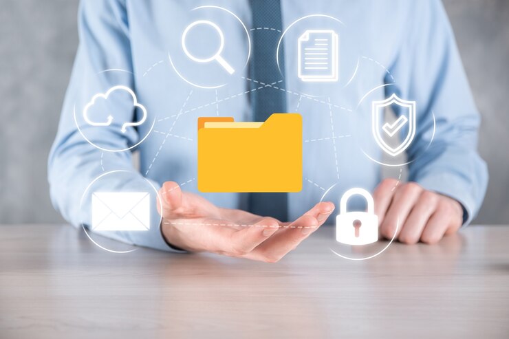Foto sistema de gestión de documentos dms. el hombre de negocios tiene una carpeta y un icono de documento. software para archivar, buscar y administrar archivos corporativos e información. concepto de tecnología de internet. seguridad digital.