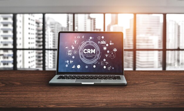 Sistema de gestión de relaciones con el cliente en una computadora de moda para negocios CRM