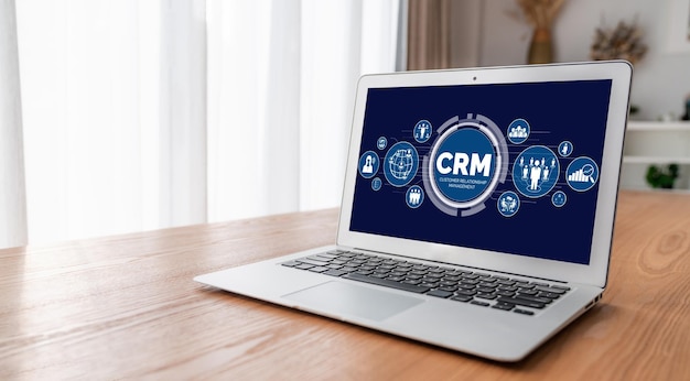 Sistema de gestión de relaciones con el cliente en una computadora de moda para negocios CRM