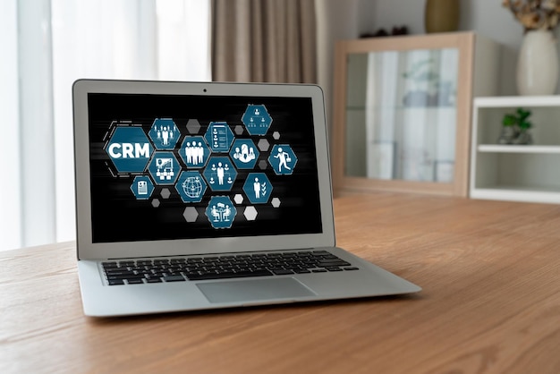 Sistema de gestión de relaciones con el cliente en una computadora de moda para negocios CRM