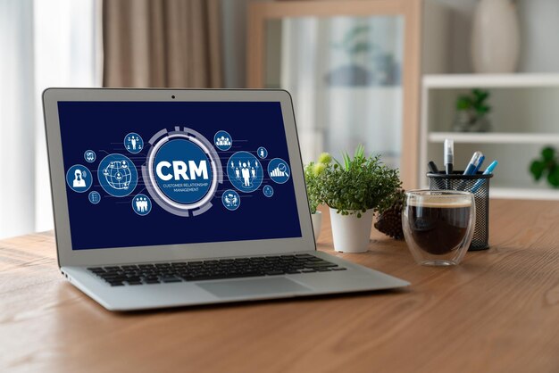 Sistema de gestión de relaciones con el cliente en una computadora de moda para negocios CRM