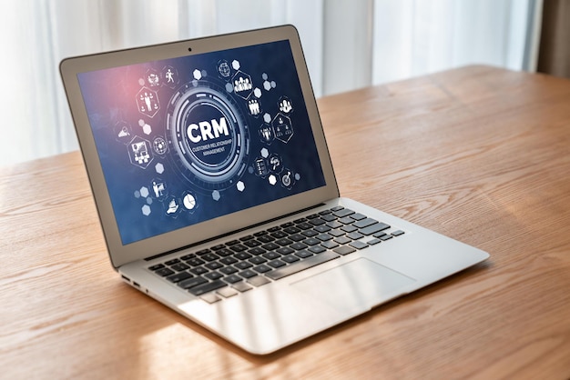 Sistema de gestión de relaciones con el cliente en una computadora de moda para negocios CRM