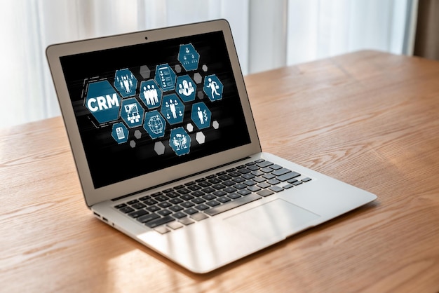 Sistema de gestión de relaciones con el cliente en una computadora de moda para negocios CRM