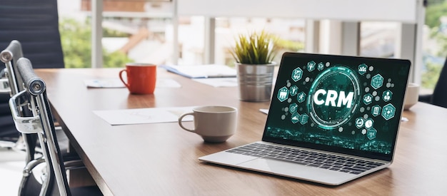 Sistema de gestión de relaciones con el cliente en una computadora de moda para negocios CRM