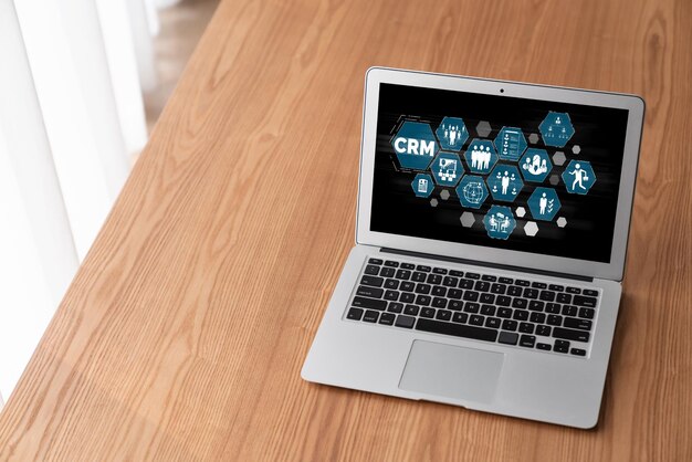 Sistema de gestión de relaciones con el cliente en una computadora de moda para negocios CRM