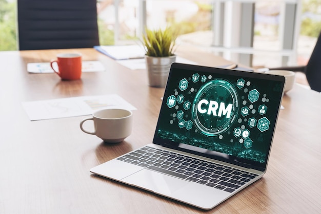 Sistema de gestión de relaciones con el cliente en una computadora moderna para empresas y negocios CRM