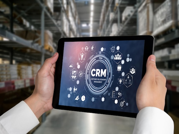 Sistema de gestión de relaciones con el cliente en una computadora moderna para el negocio de CRM