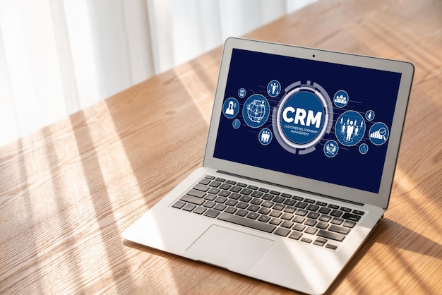 Sistema de gestión de relaciones con el cliente en una computadora moderna para el negocio de CRM
