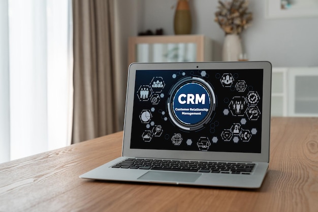 Sistema de gestión de relaciones con los clientes en una computadora moderna para el negocio de CRM