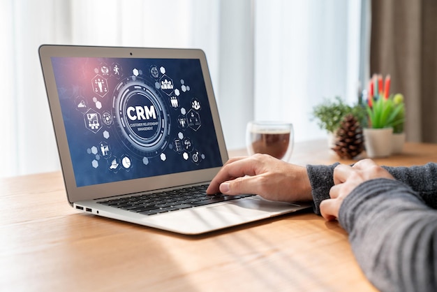 Sistema de gestión de relaciones con los clientes en computadora moderna para negocios de CRM