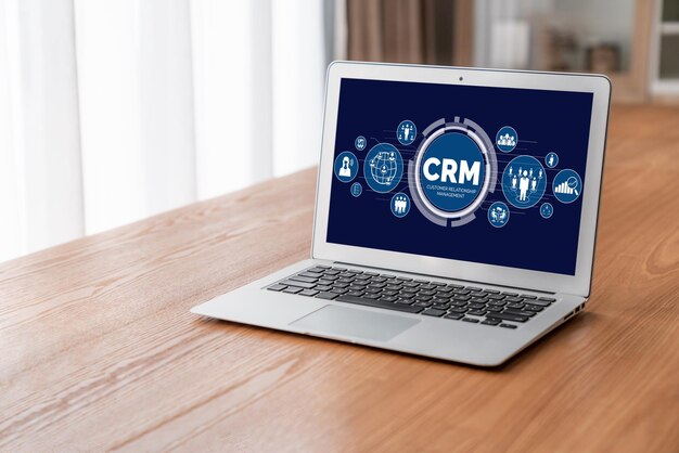 Sistema de gestión de relaciones con los clientes en computadora moderna para negocios de CRM
