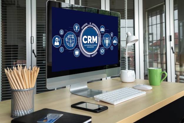 Sistema de gestión de relaciones con los clientes en computadora moderna para negocios de CRM