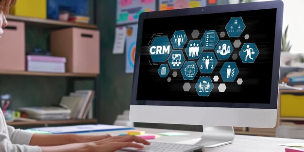 Sistema de gestión de relaciones con los clientes en computadora rápida para el negocio de CRM