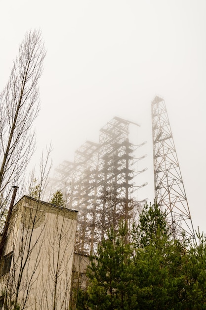 Sistema de radar Duga en la zona de exclusión de Chernobyl Ucrania Complejo de antenas soviéticas abandonadas