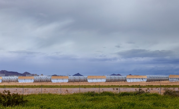 Sistemas para calentar el agua de la luz solar colectores solares en una estación termoeléctrica