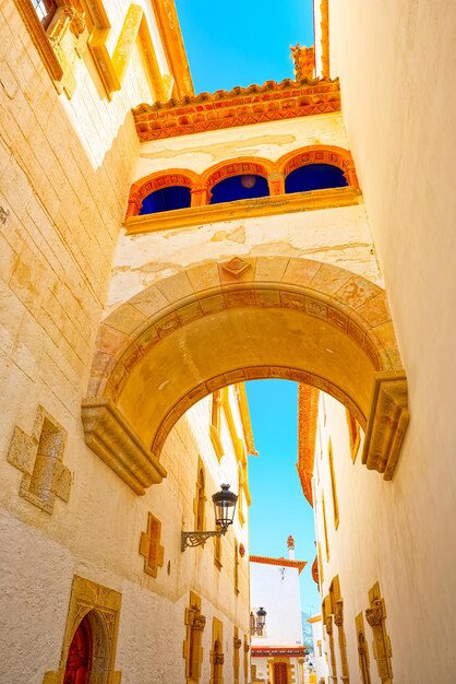 Sitges Rathaus und Kirche Pfarrei St. Bartholomäus und Santa Tecla im kleinen Ferienort Sitges.