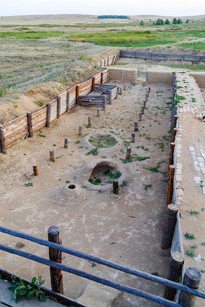 Sítio arqueológico do antigo assentamento fortificado dos Arkaim da Idade do Bronze