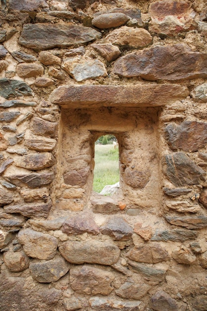 Foto sítio arqueológico inca de qelloraqay na cidade de ollantaytambo, cusco, peru