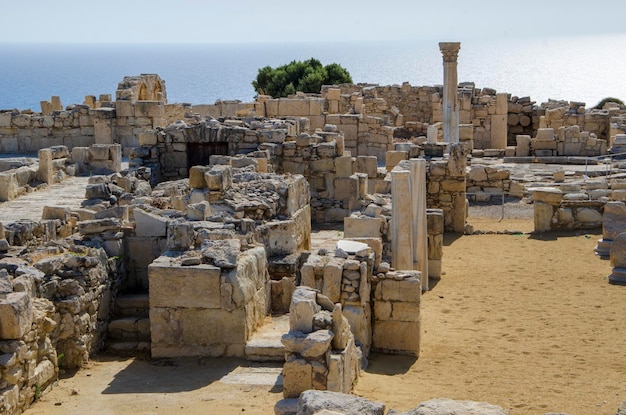 Sitio arqueológico de Kourion Los restos arqueológicos de Kourions Naturaleza pintoresca de Chipre