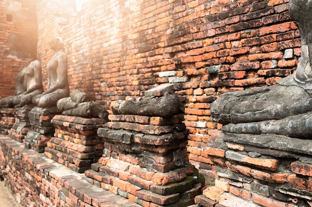 Sítio arqueológico na província de Ayutthaya na Tailândia