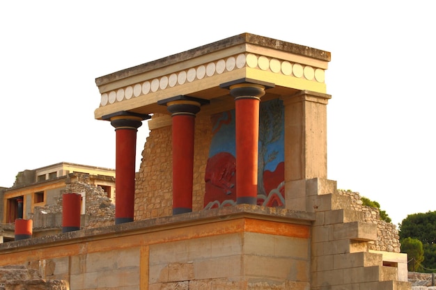 Sitio arqueológico del palacio de Knossos Creta Grecia aislado en blanco