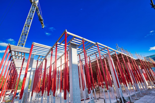 Sitio de construcción de condominios de lujo en el corazón del centro