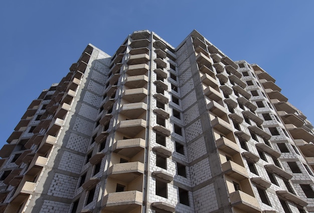 Sitio de construcción de edificio moderno.