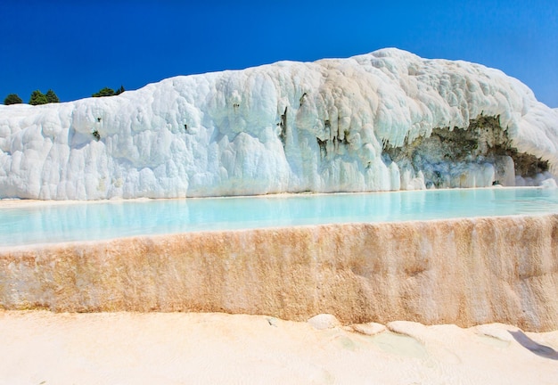 Sítio natural de Pamukkale na província de Denizli, no sudoeste da Turquia