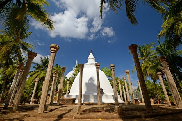 Sitio sagrado de Mihintale en Sri Lanka, cerca de Anuradhapura