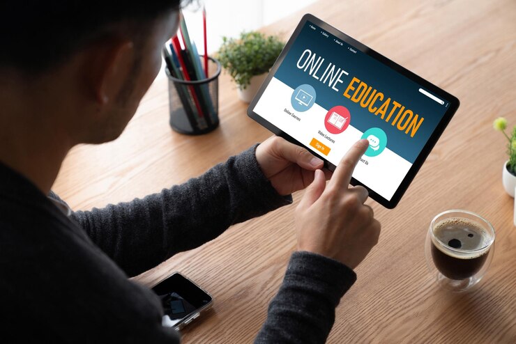 Foto sitio web de aprendizaje electrónico con software moderno para que los estudiantes estudien en internet