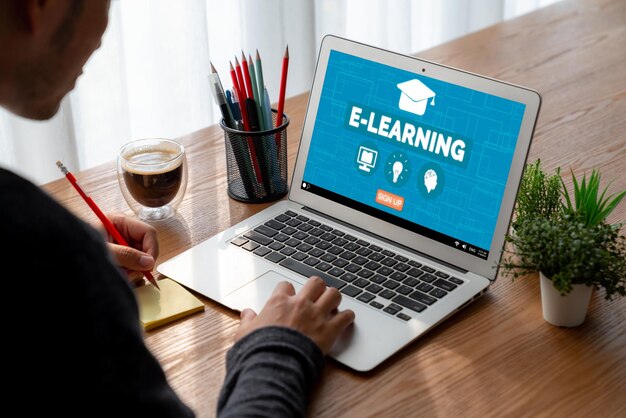 Sitio web de aprendizaje electrónico con software moderno para que los estudiantes estudien en Internet