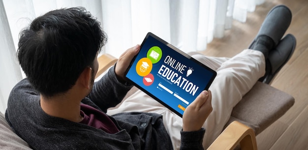 Sitio web de aprendizaje electrónico con software moderno para que los estudiantes estudien en Internet