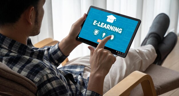 Sitio web de aprendizaje electrónico con software moderno para que los estudiantes estudien en Internet