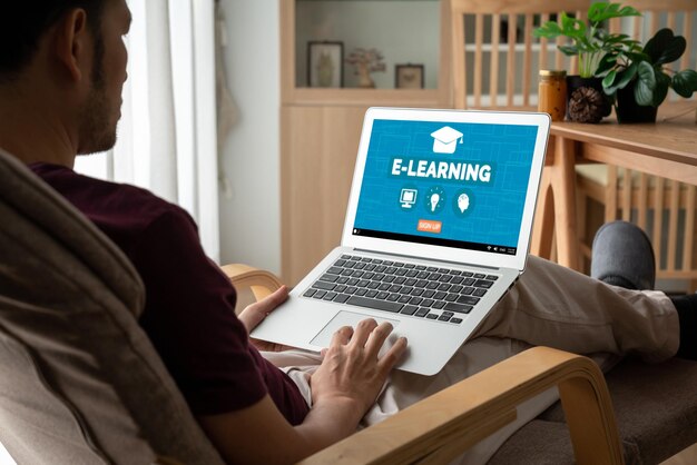Sitio web de aprendizaje electrónico con software moderno para que los estudiantes estudien en Internet