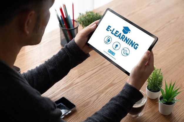 Sitio web de aprendizaje electrónico con software moderno para que los estudiantes estudien en Internet