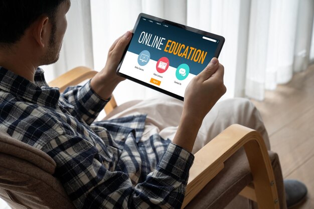 Sitio web de aprendizaje electrónico con software moderno para que los estudiantes estudien en Internet