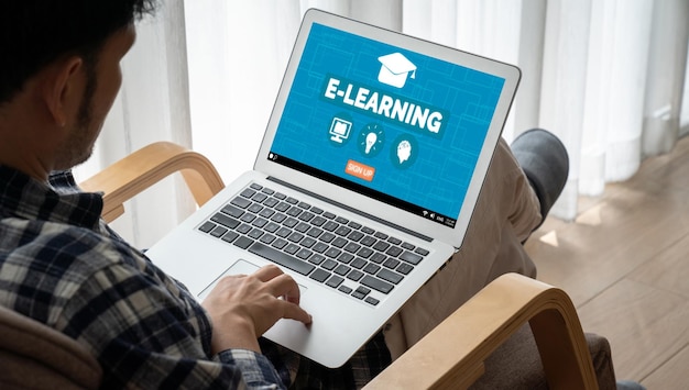 Sitio web de aprendizaje electrónico con software moderno para que los estudiantes estudien en línea en la red de Internet